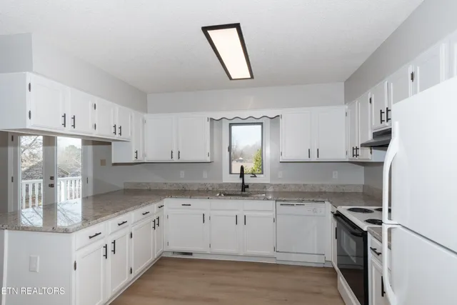 $574,900 | 1421 Cedar Park Drive, Maryville, TN 37803