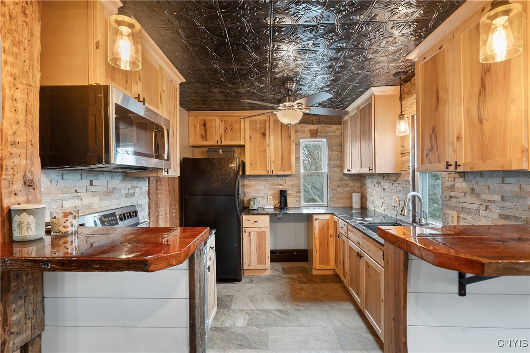 87 Canal Road Schroeppel, NY 13135 - Photo 13 of 28