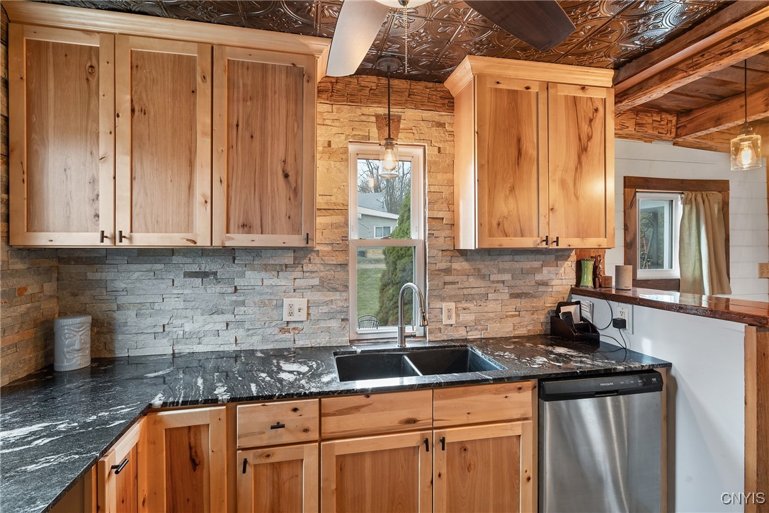 87 Canal Road Schroeppel, NY 13135 - Photo 15 of 28