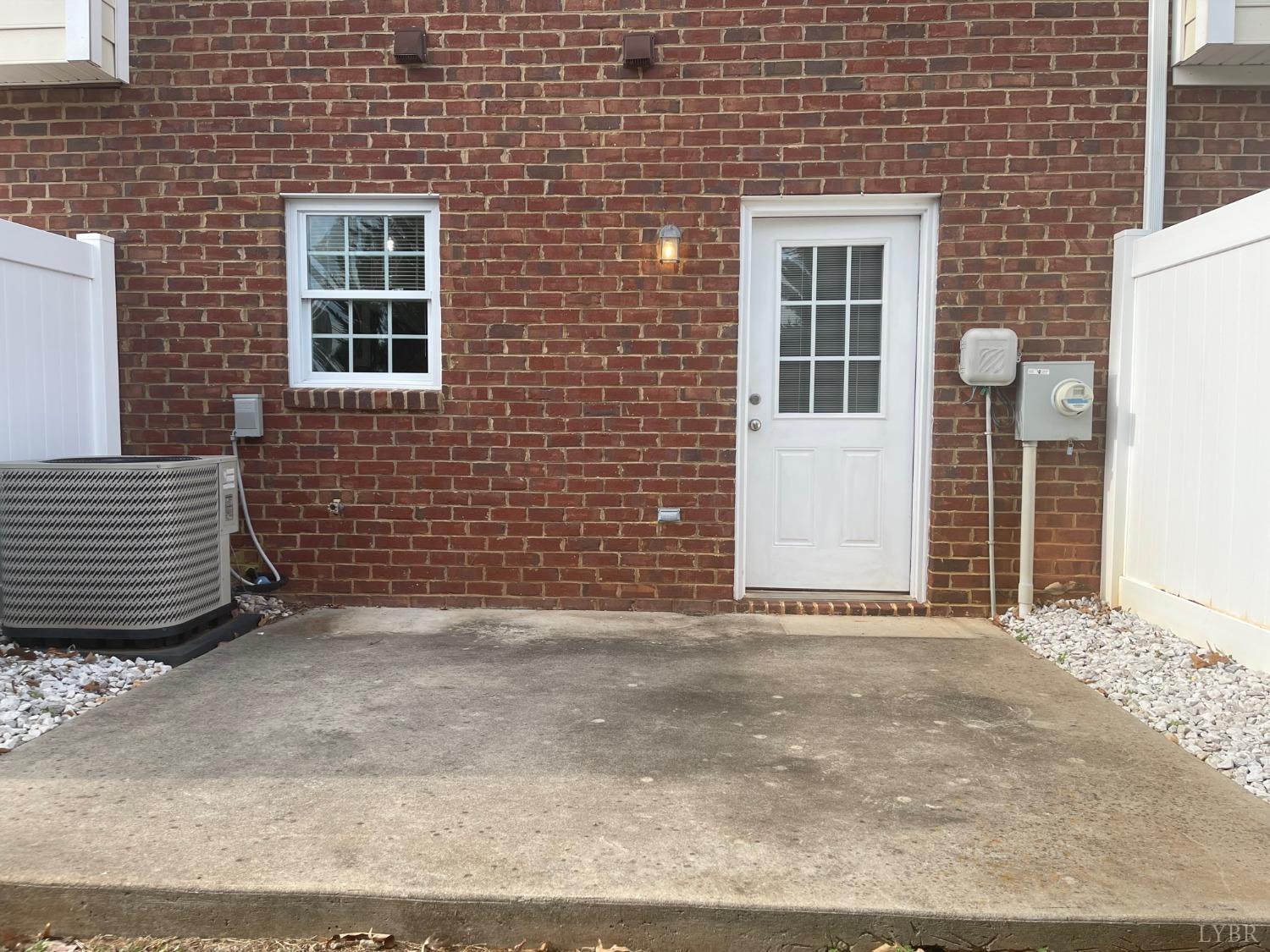 824 Wiggington Road, Unit 101 Lynchburg, VA 24501 - Photo 4 of 25 Gallery Image 4