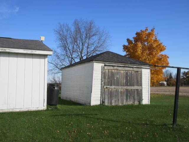5950 North Mackinaw Road Pinconning, MI 48650 - Photo 3 of 29