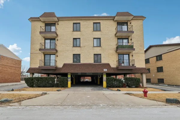 $275,000 | 9815 Lawrence Court, Unit 3AF, Schiller Park, IL 60176