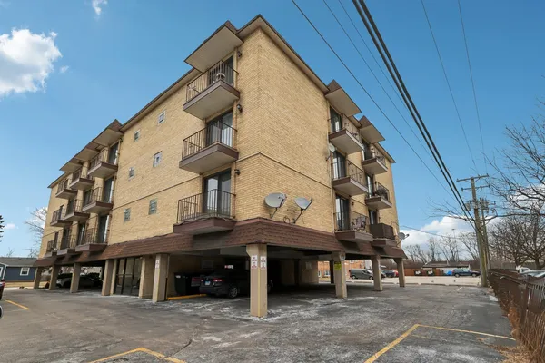 $275,000 | 9815 Lawrence Court, Unit 3AF, Schiller Park, IL 60176