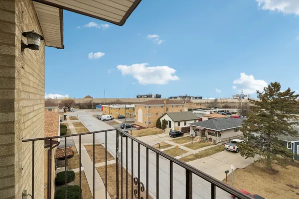 $275,000 | 9815 Lawrence Court, Unit 3AF, Schiller Park, IL 60176