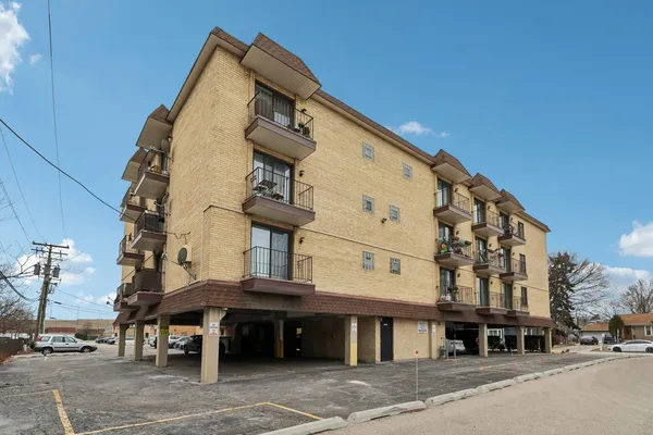 $275,000 | 9815 Lawrence Court, Unit 3AF, Schiller Park, IL 60176