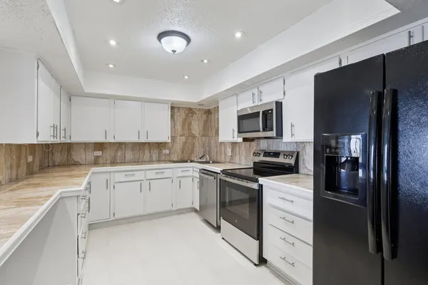$275,000 | 9815 Lawrence Court, Unit 3AF, Schiller Park, IL 60176
