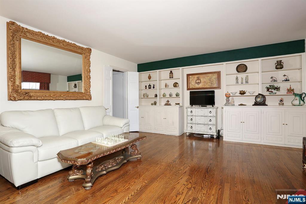 328 West Ridgewood Avenue Ridgewood, NJ 07450 - Photo 20 of 49
