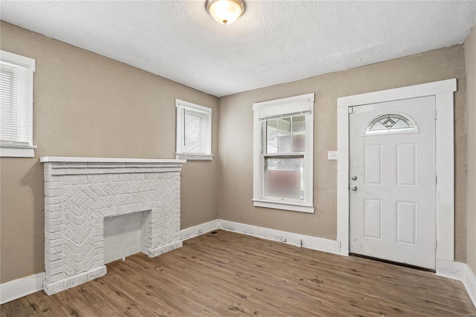 1216 Verl Place St. Louis, MO 63133 - Photo 3 of 20 Gallery Image 3