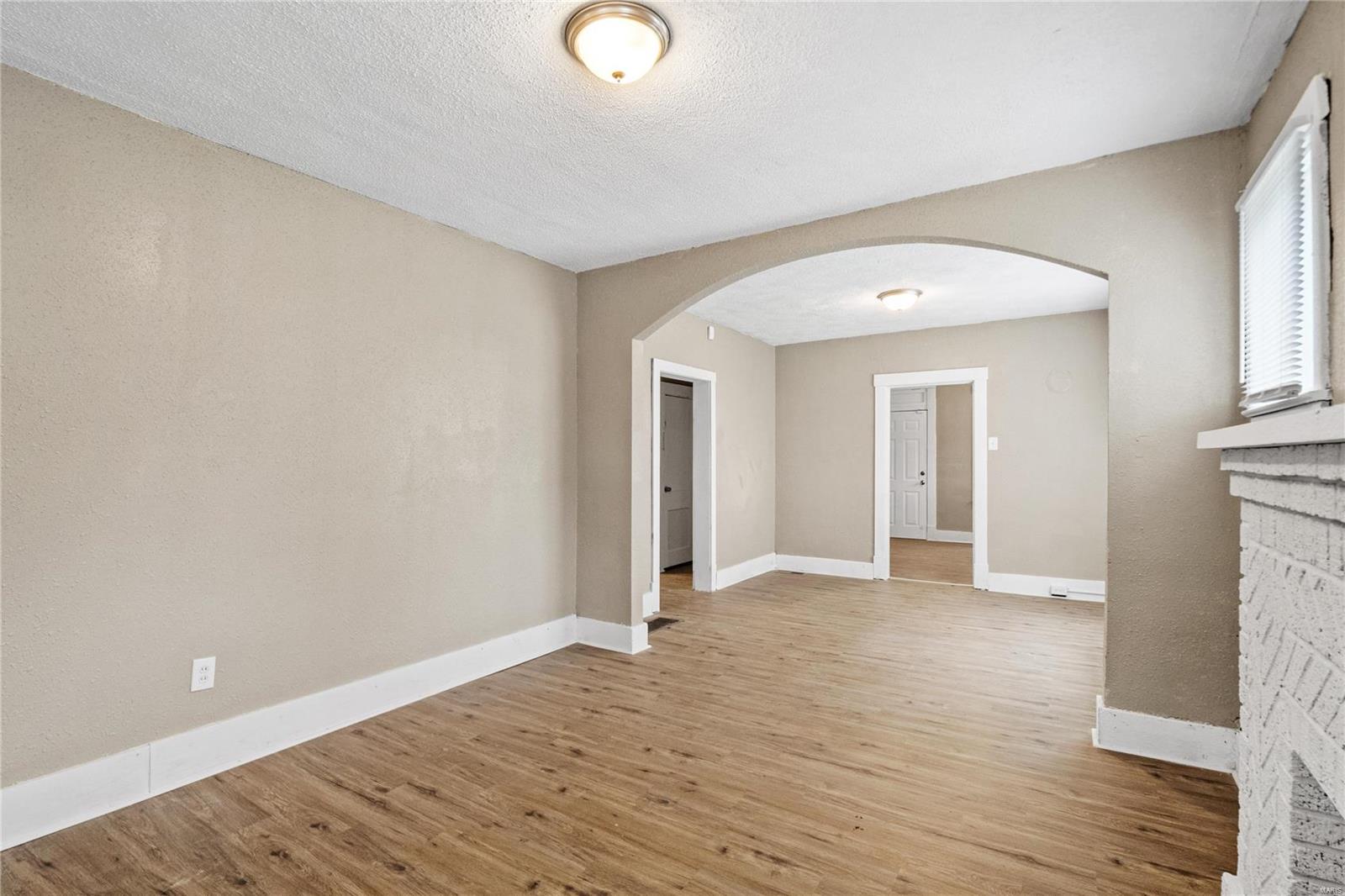 1216 Verl Place St. Louis, MO 63133 - Photo 4 of 20 Gallery Image 4