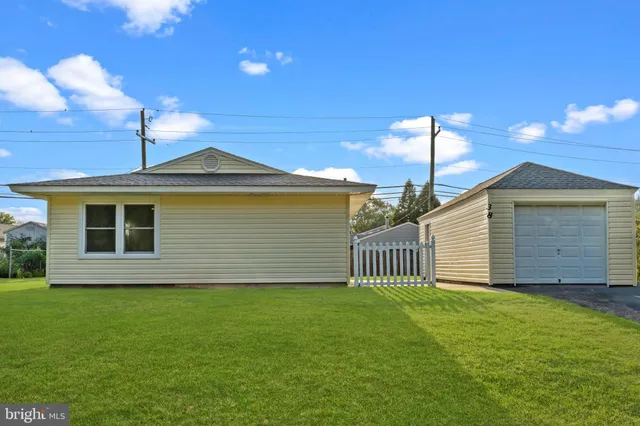 $2,800 | 38 Indian Creek Drive, Levittown, PA 19057