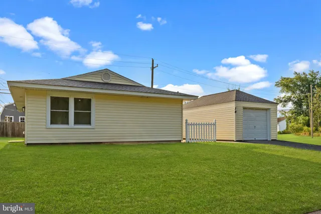 $2,800 | 38 Indian Creek Drive, Levittown, PA 19057