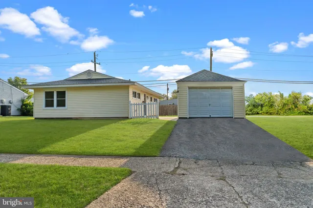 $2,800 | 38 Indian Creek Drive, Levittown, PA 19057