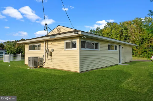 $2,800 | 38 Indian Creek Drive, Levittown, PA 19057