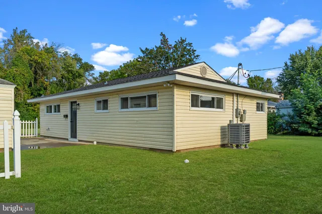 $2,800 | 38 Indian Creek Drive, Levittown, PA 19057