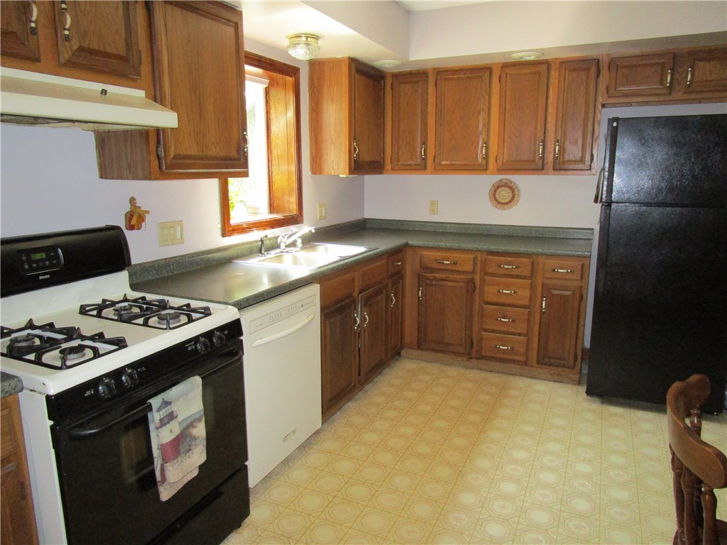 49 Spring Street Hopkinton, RI 02832 - Photo 13 of 28