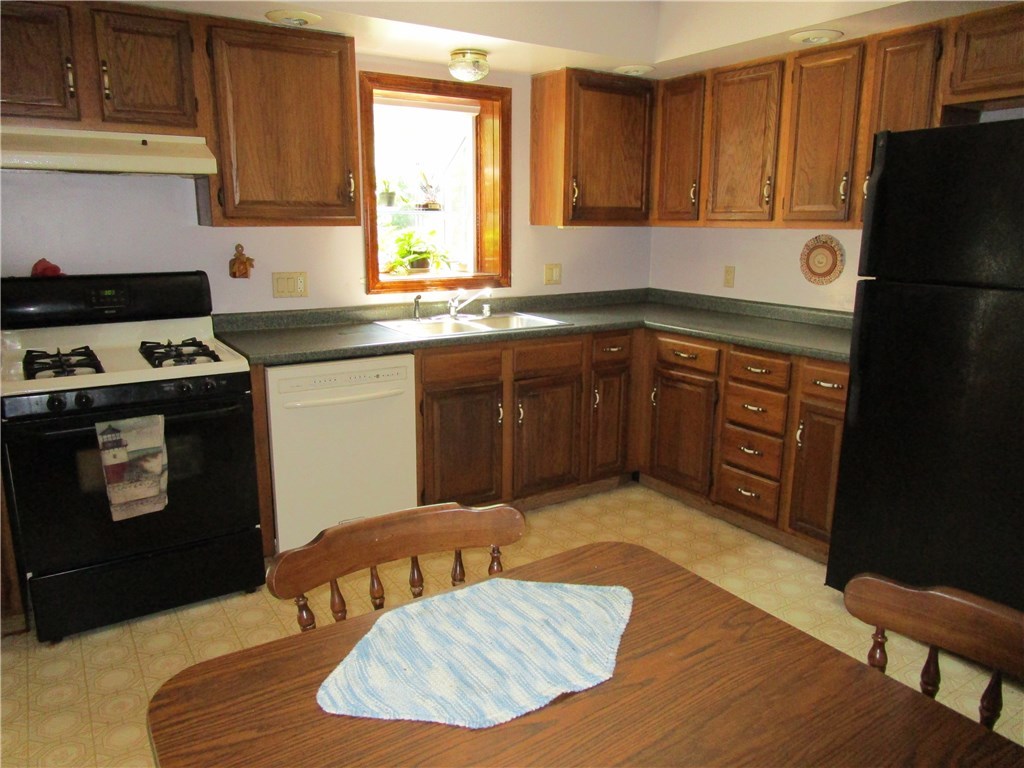 49 Spring Street Hopkinton, RI 02832 - Photo 14 of 28