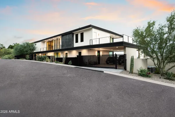 $13,000,000 | 4725 North 56th Street, Phoenix, AZ 85251