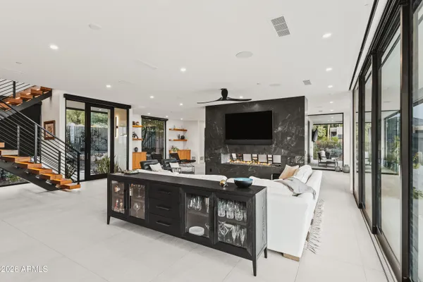 $13,000,000 | 4725 North 56th Street, Phoenix, AZ 85251