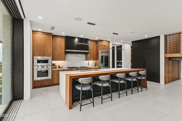 $13,000,000 | 4725 North 56th Street, Phoenix, AZ 85251