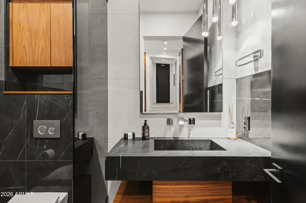 $13,000,000 | 4725 North 56th Street, Phoenix, AZ 85251