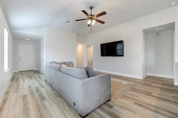 $279,900 | 412 Sunray Lake Lane, Katy, TX 77493