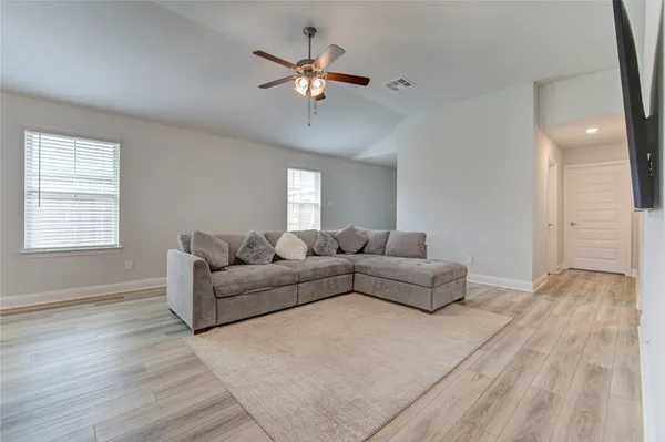 $279,900 | 412 Sunray Lake Lane, Katy, TX 77493