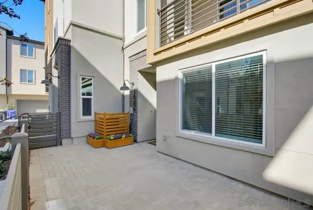 a view of entryway with a front door