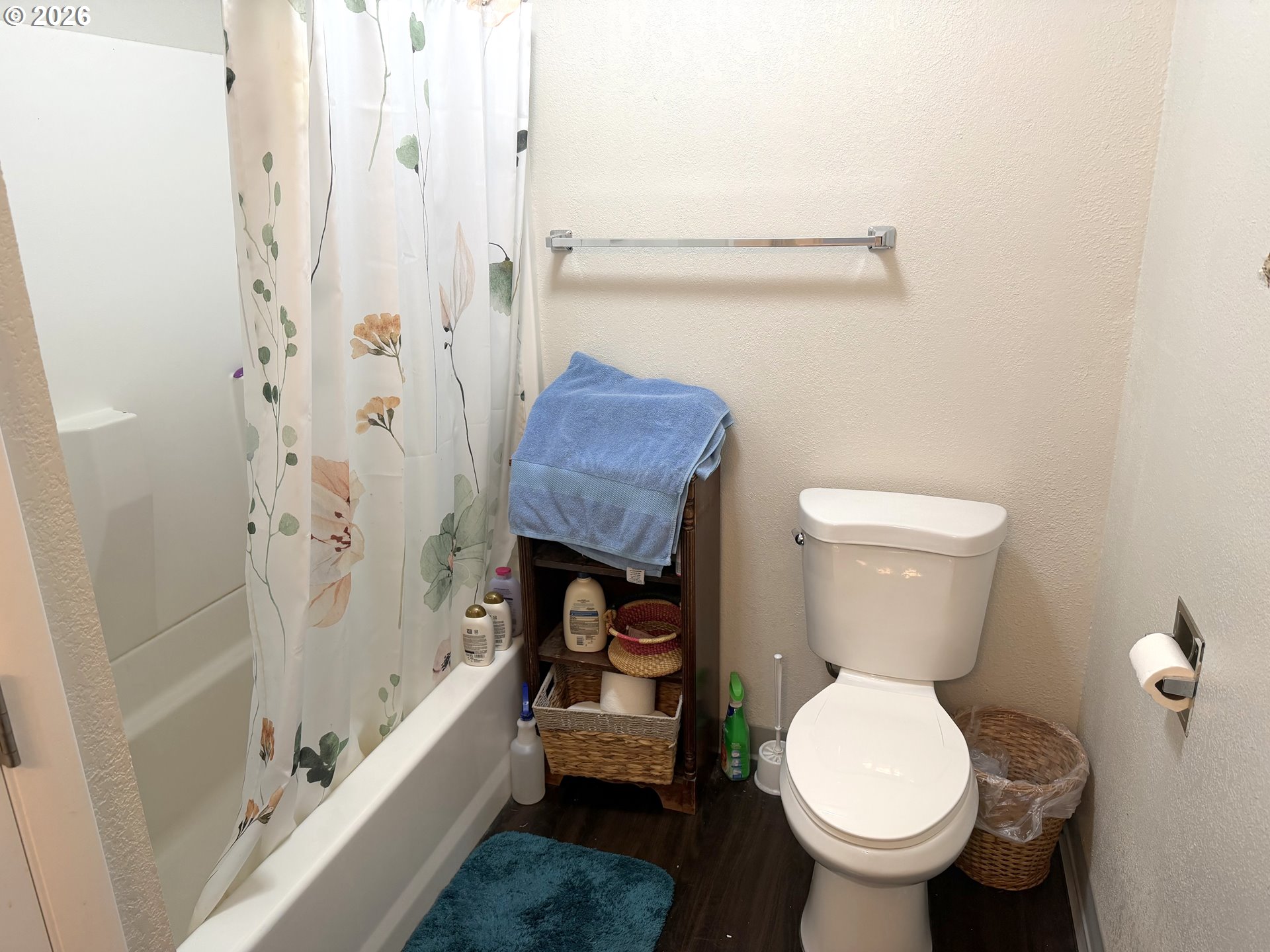2735-2745 Myrtle Street Baker City, OR 97814 - Photo 6 of 27 a bathroom with a toilet and a bathtub