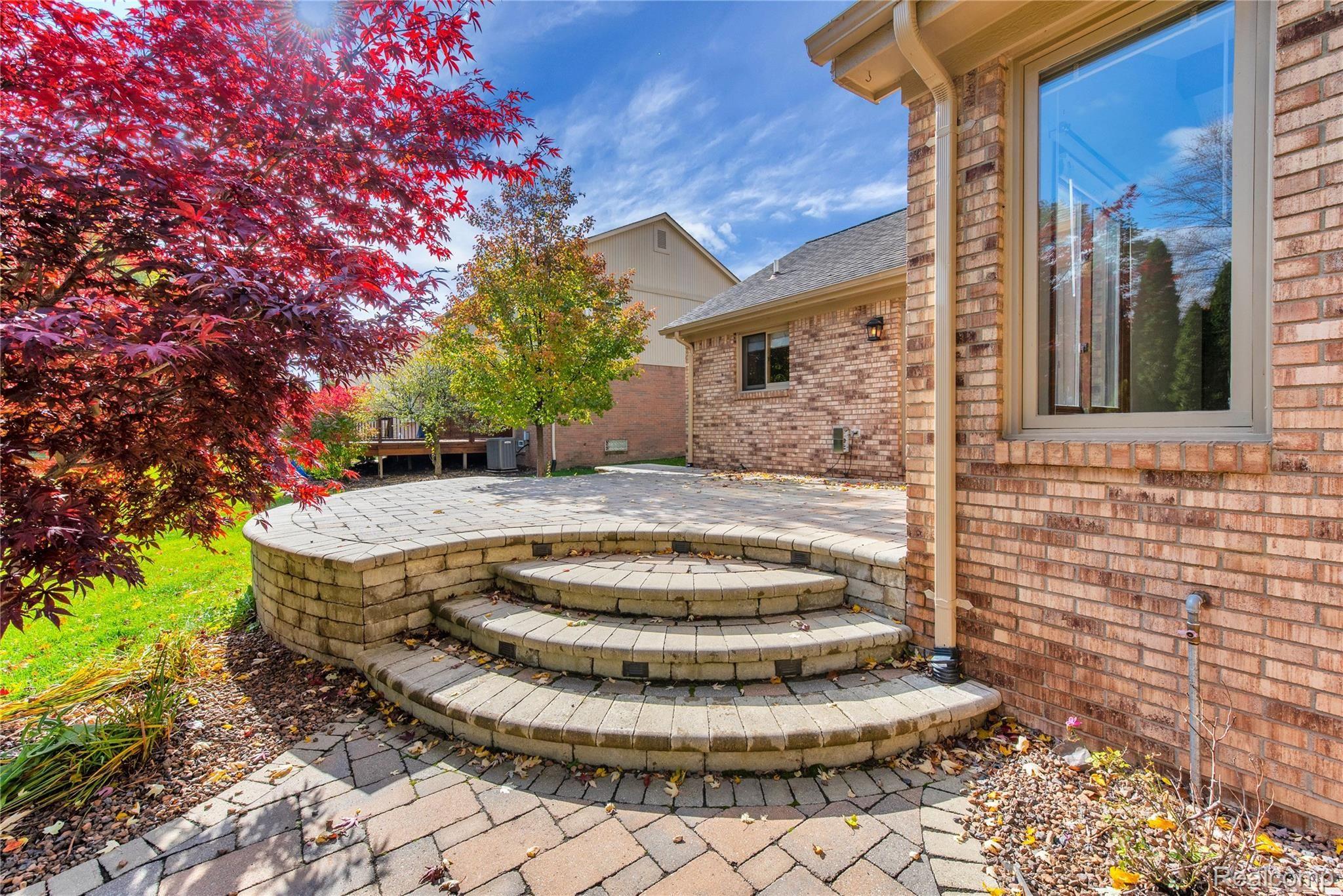 1239 Bembridge Drive Rochester, MI 48307 - Photo 28 of 33 rear patio