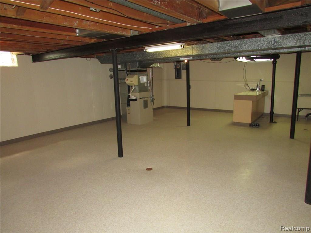 17147 Rougeway Street Livonia, MI 48152 - Photo 19 of 21 028.JPG