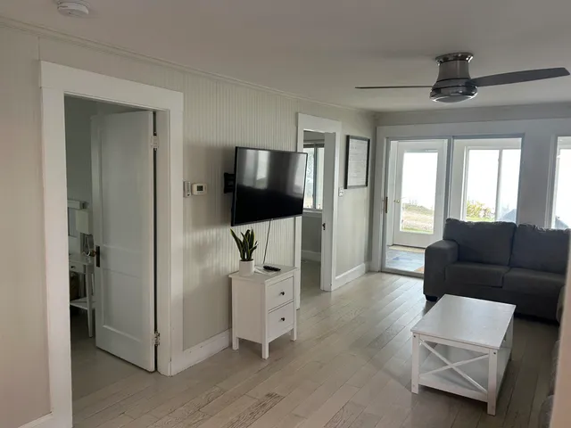 $2,950 | 9 Great Boars Head Avenue, Hampton, NH 03842