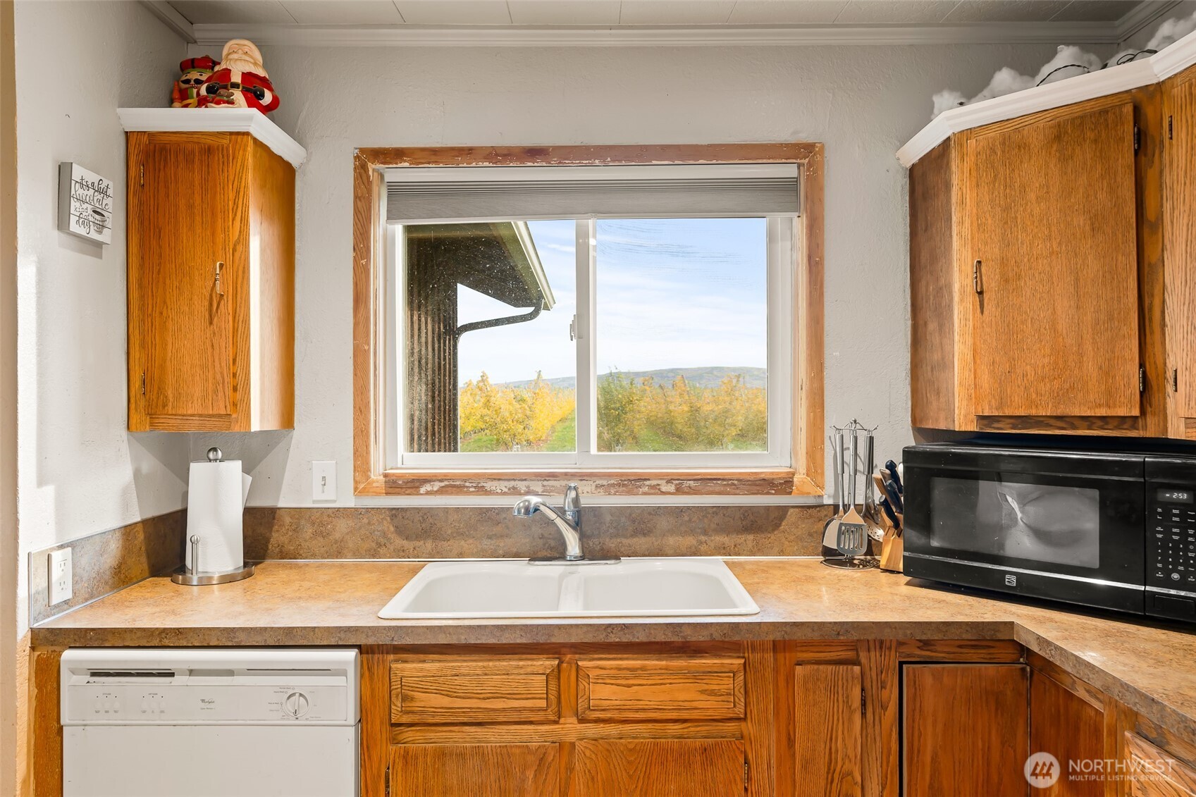 750 Potter Road Tieton, WA 98947 - Photo 11 of 36 a bathroom with a sink a vanity and a mirror
