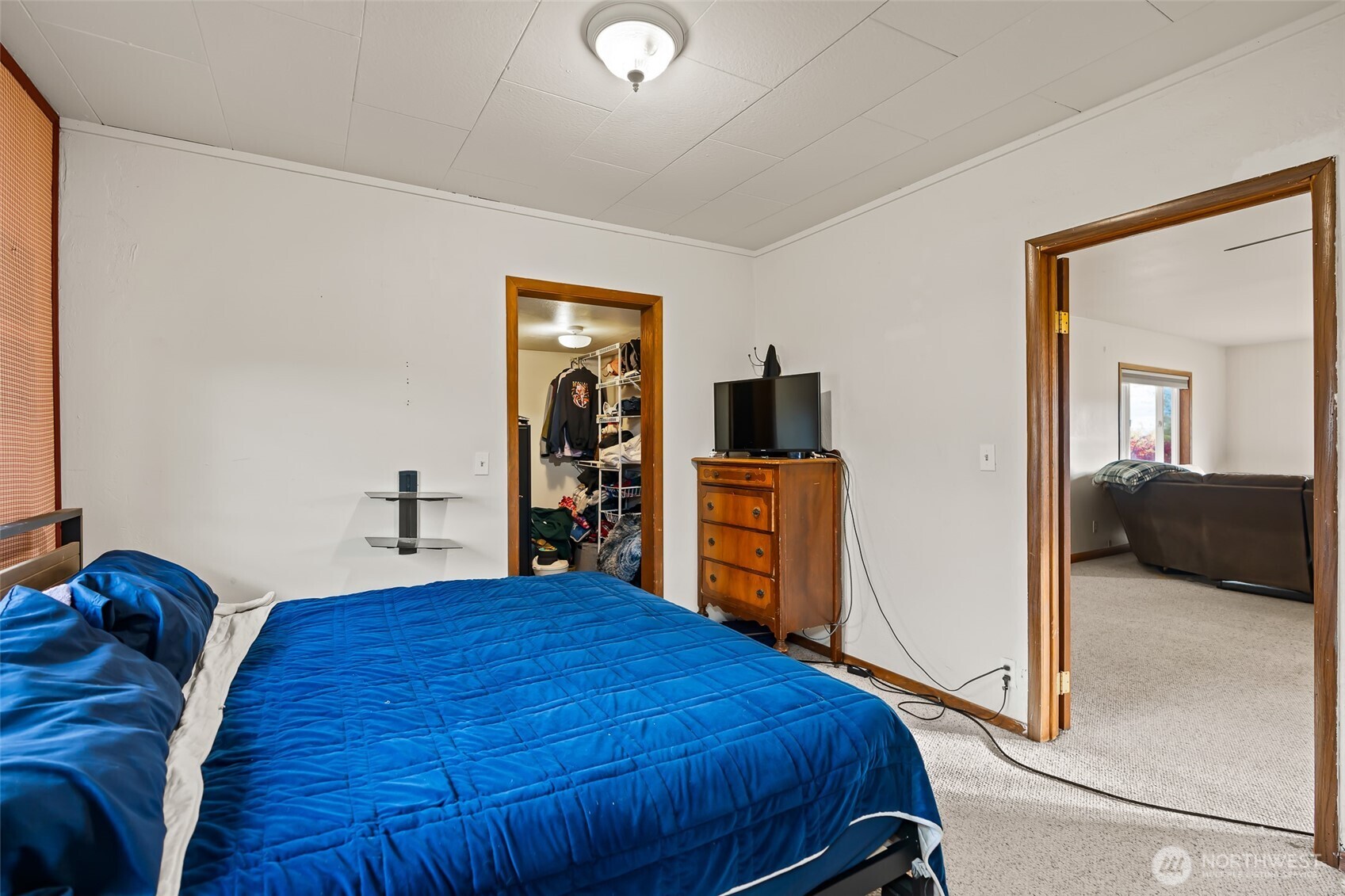 750 Potter Road Tieton, WA 98947 - Photo 14 of 36 a bed room with a bed and a television