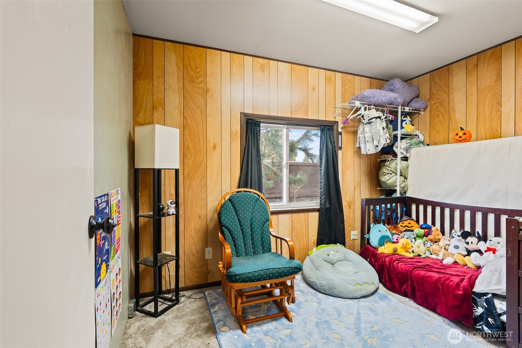 750 Potter Road Tieton, WA 98947 - Photo 17 of 36 a bedroom with furniture and a window