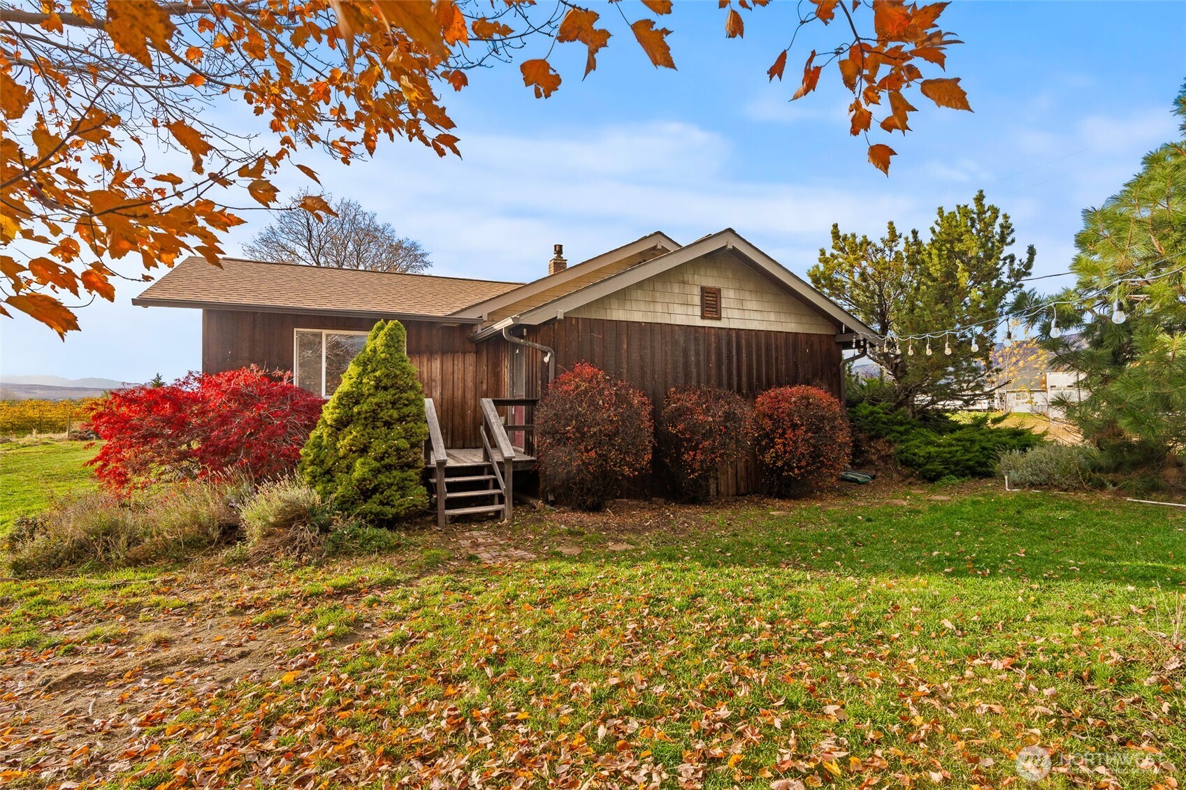 750 Potter Road Tieton, WA 98947 - Photo 3 of 36 a front view of a house with a yard