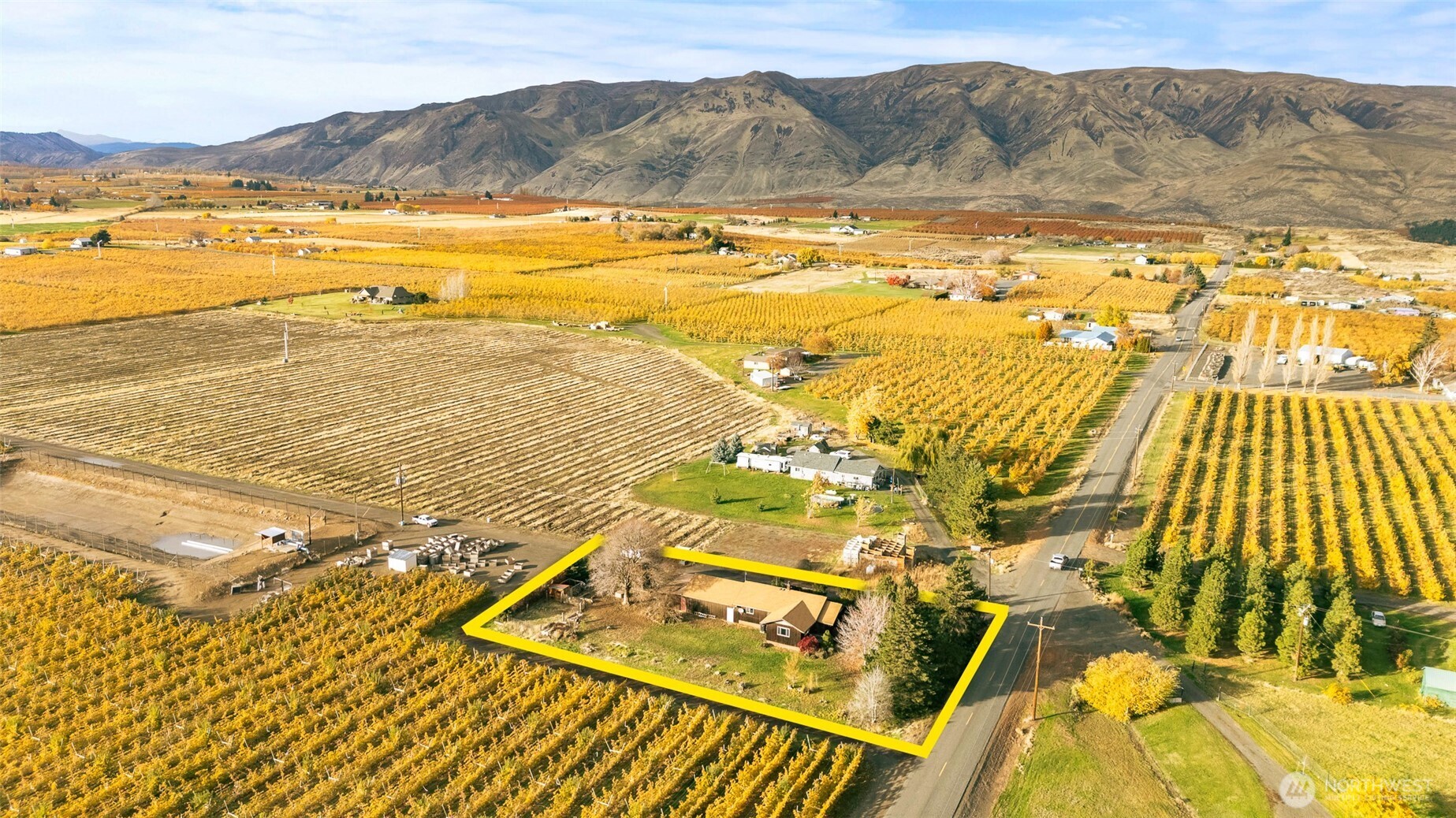 750 Potter Road Tieton, WA 98947 - Photo 33 of 36 a view of a swimming pool with an ocean view