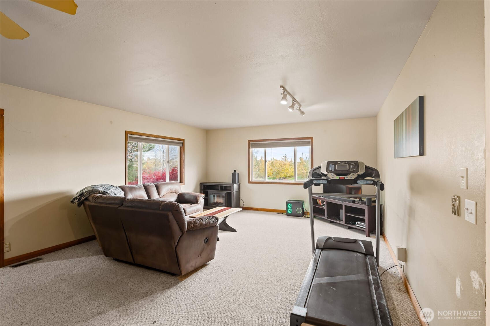 750 Potter Road Tieton, WA 98947 - Photo 5 of 36 a living room with furniture a window and dresser