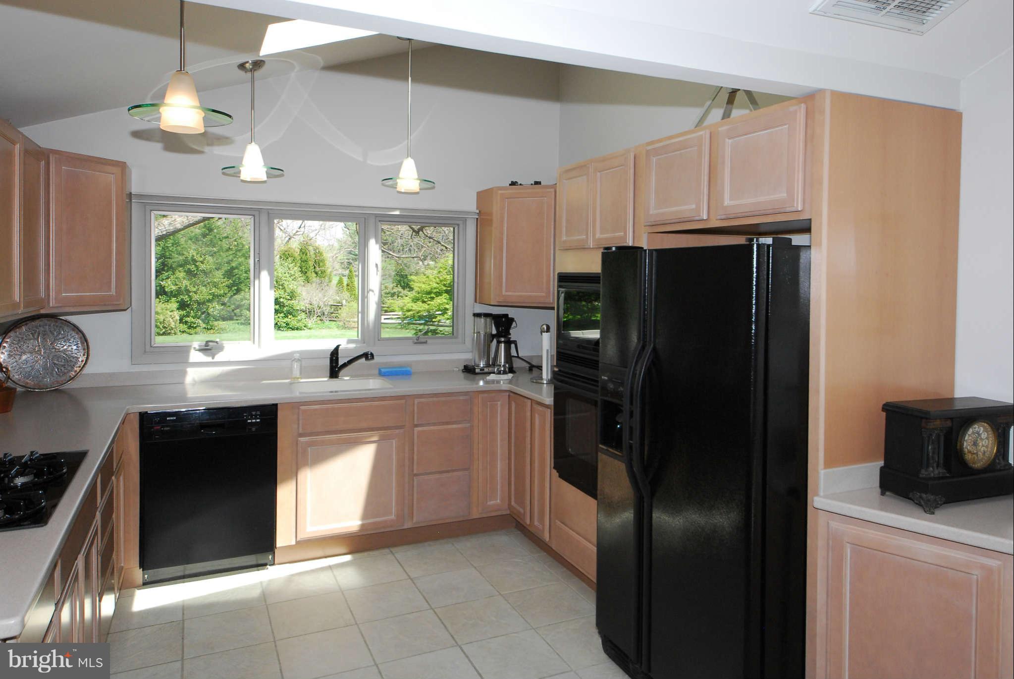 892 Childs Point Road Annapolis, MD 21401 - Photo 18 of 28 Guest house kitchen