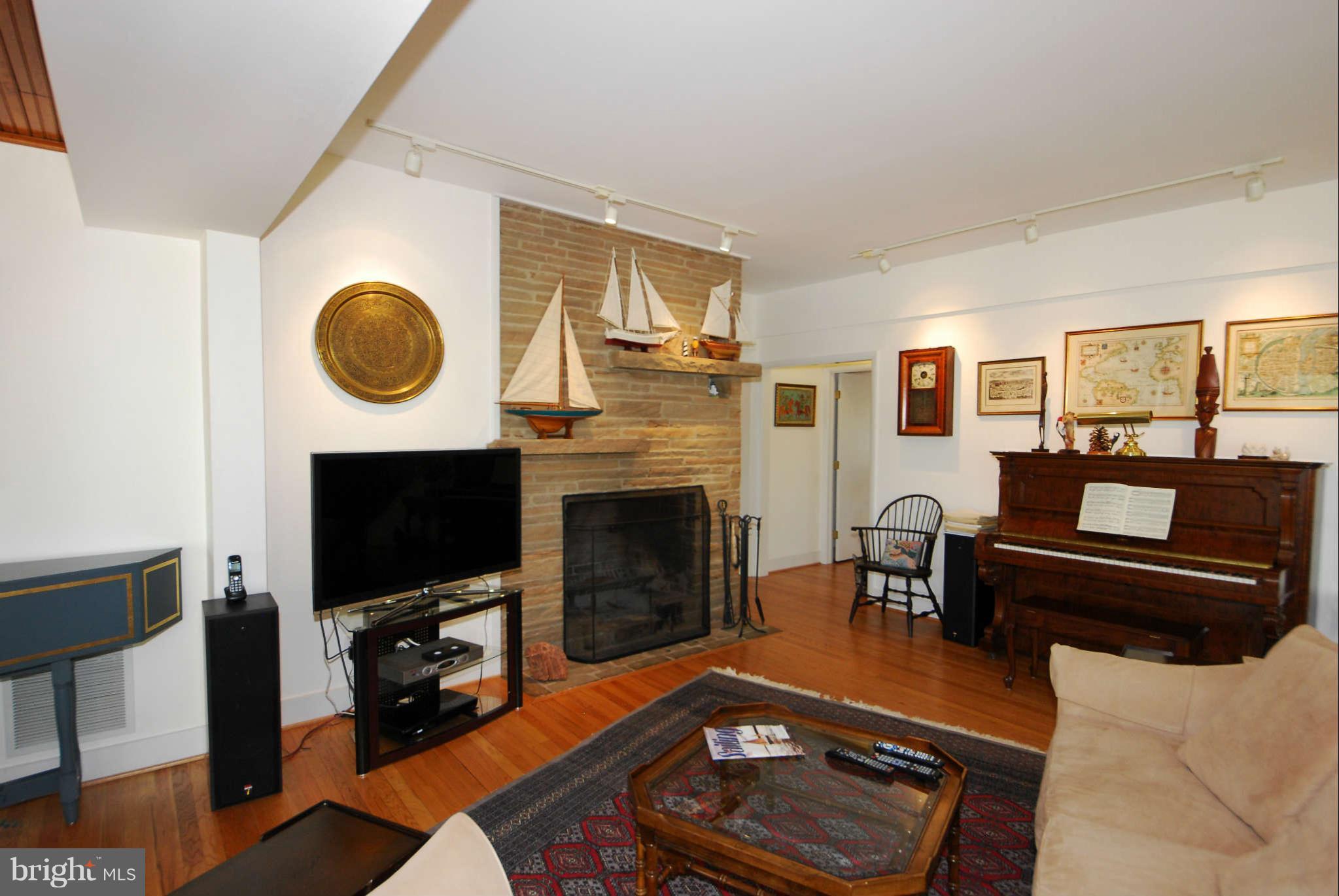 892 Childs Point Road Annapolis, MD 21401 - Photo 5 of 28 Living Room with wood-burning fireplace