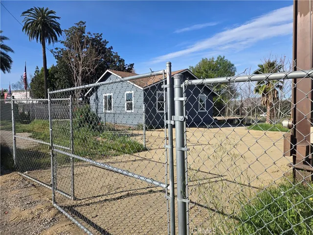 $3,500 | 577 West La Cadena Drive, Riverside, CA 92501