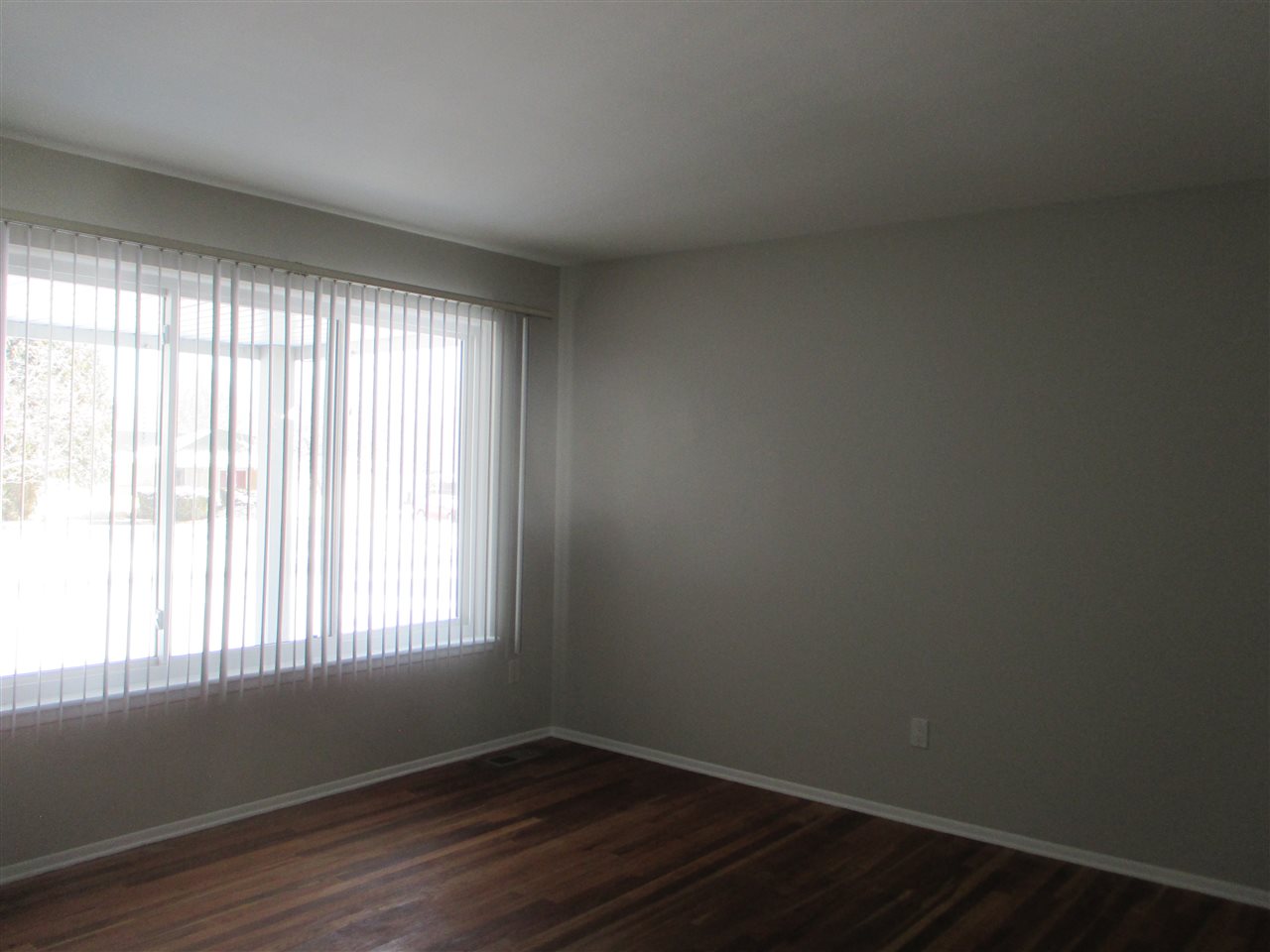 342 Holland Road Flushing, MI 48433 - Photo 2 of 23 50034286-1.JPG