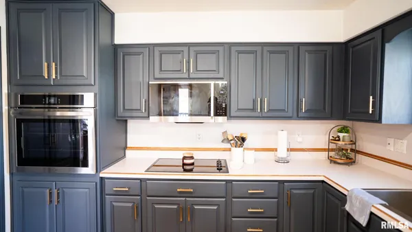 $465,000 | 509 Juniper Drive, Petersburg, IL 62675