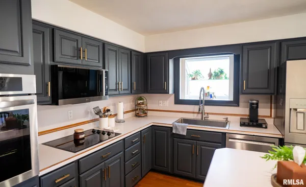 $465,000 | 509 Juniper Drive, Petersburg, IL 62675