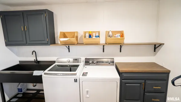 $465,000 | 509 Juniper Drive, Petersburg, IL 62675