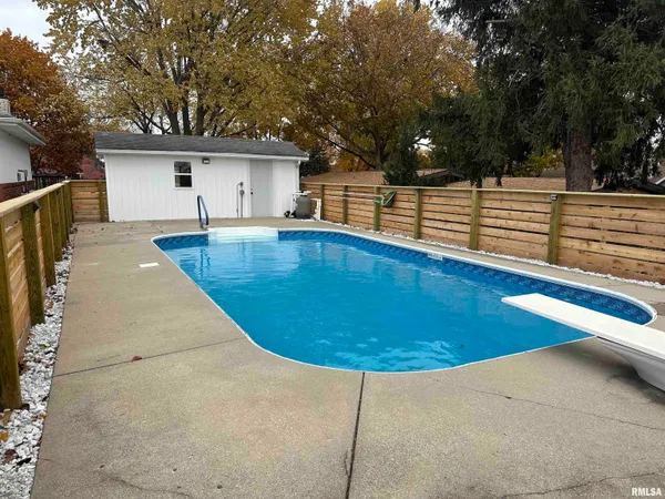 $465,000 | 509 Juniper Drive, Petersburg, IL 62675