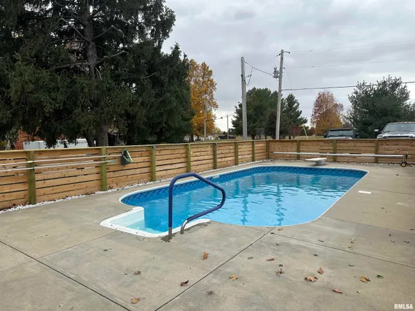 $465,000 | 509 Juniper Drive, Petersburg, IL 62675