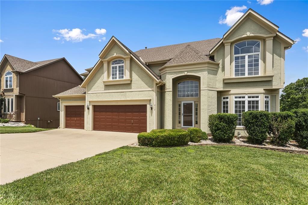 212 Northeast Hidden Ridge Lane Lee's Summit, MO 64064 - Photo 2 of 57