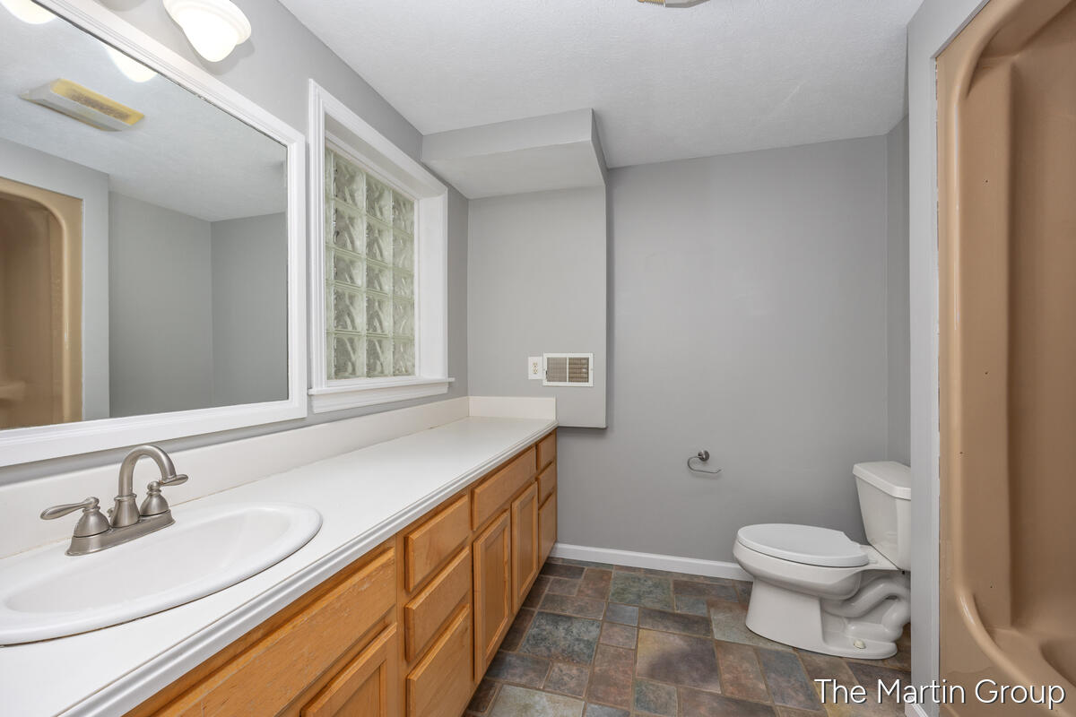 6610 Riga Avenue Northeast Rockford, MI 49341 - Photo 28 of 50 Lower Lavel Bath