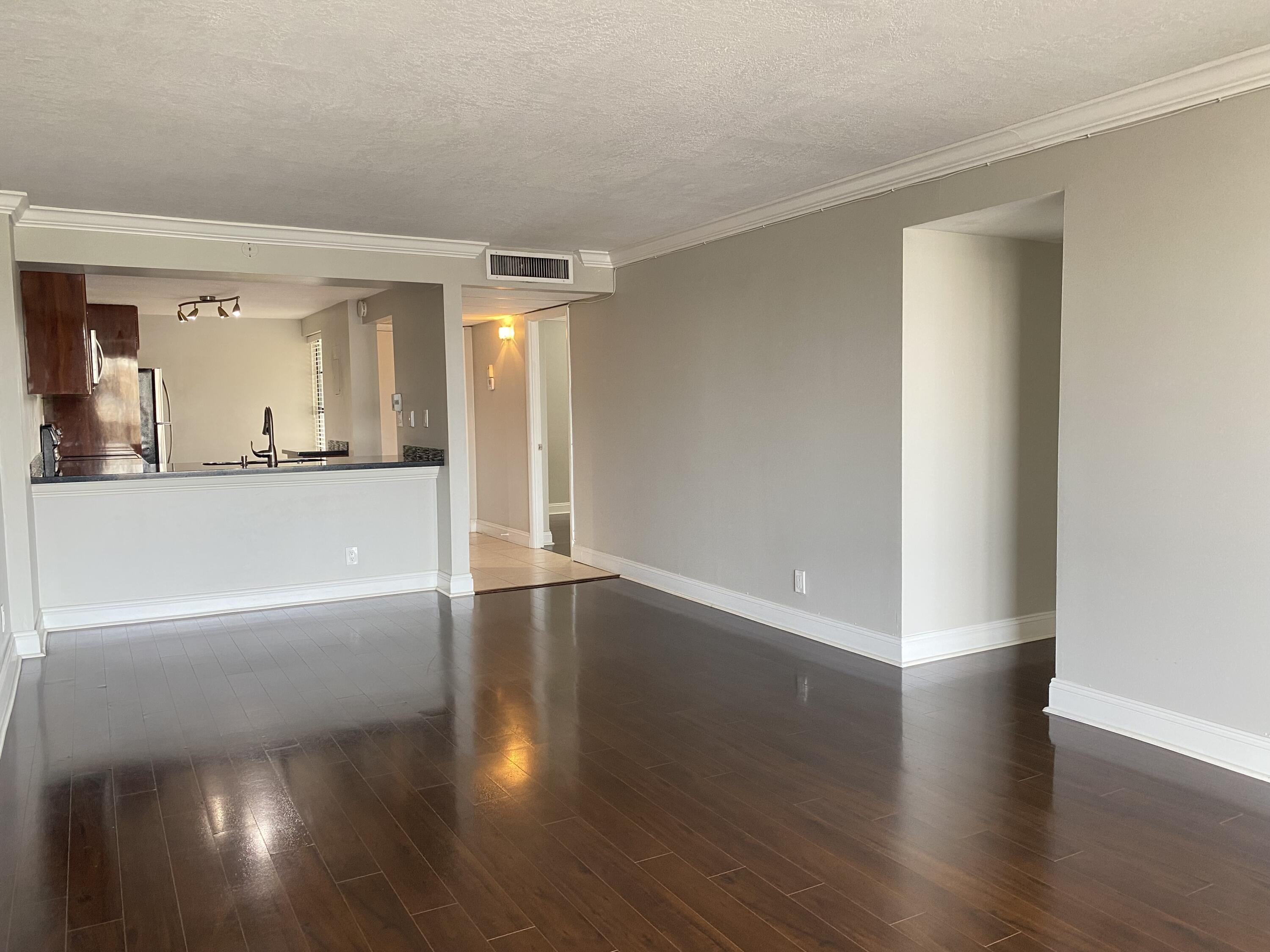9 Royal Palm Way, Unit 403 Boca Raton, FL 33432 - Photo 3 of 45 IMG_2400
