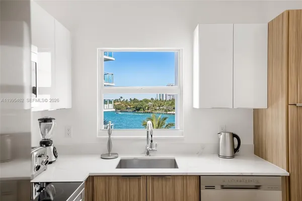 $4,300 | 9881 East Bay Harbor Drive, Unit 504, Bay Harbor Islands, FL 33154